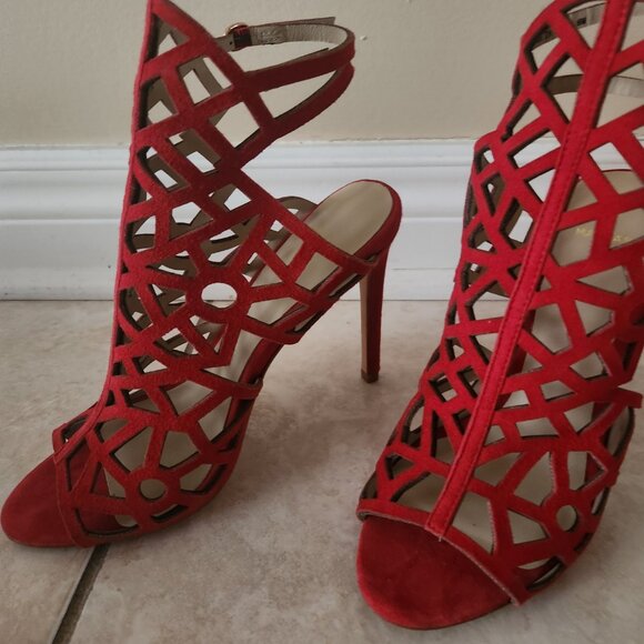 Wow! Patterned Red Heels - Picture 6 of 6